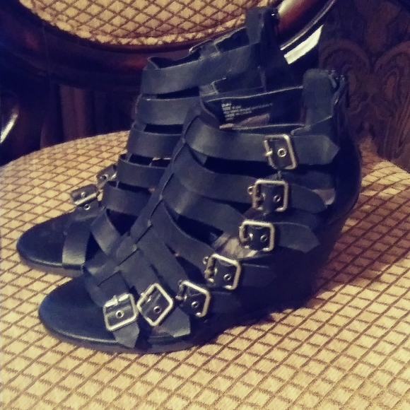 Madden Girl Shoes - EUC - Madden Girl Gladiator Wedges